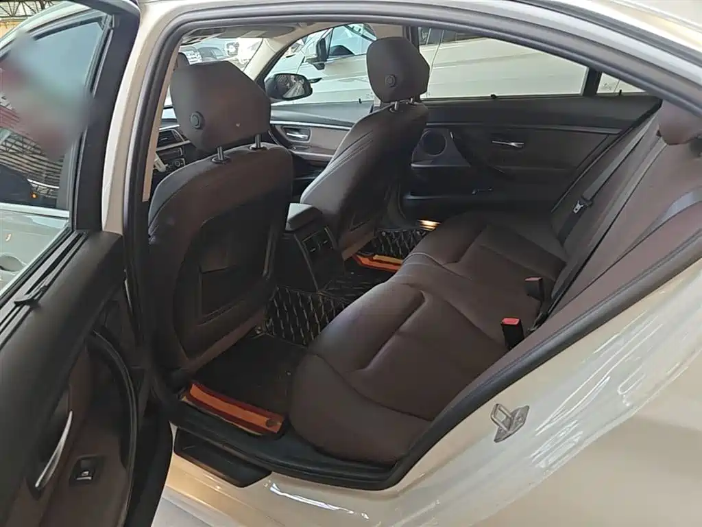 BMW 3 Series 2018 — фото 17