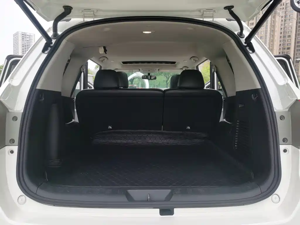 Nissan Terra 2018 — фото 11