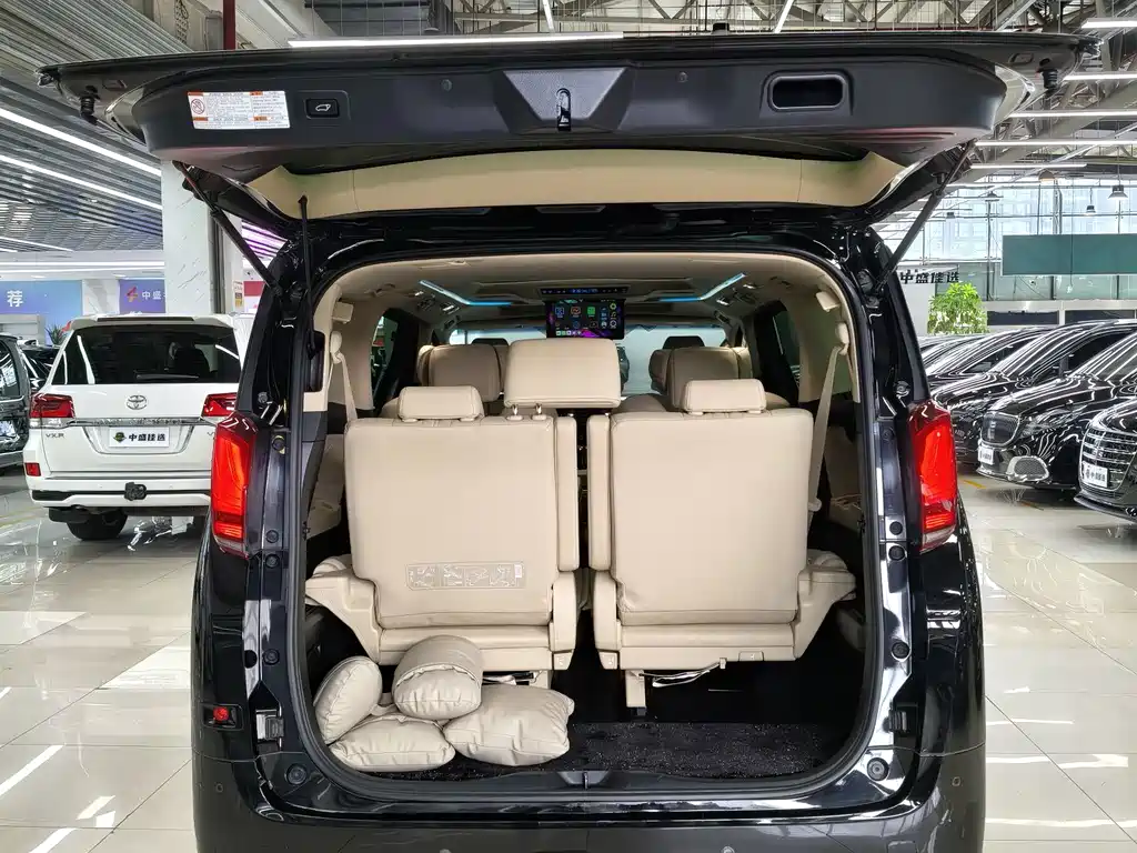 Toyota Alphard 2022 — фото 10