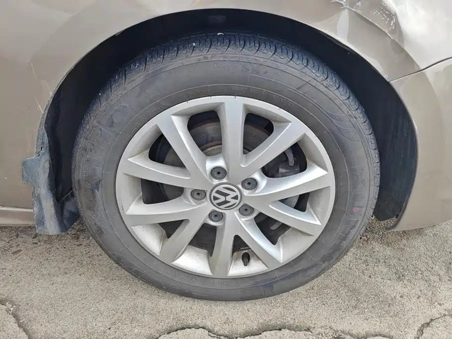 Volkswagen Sagitar 2012
