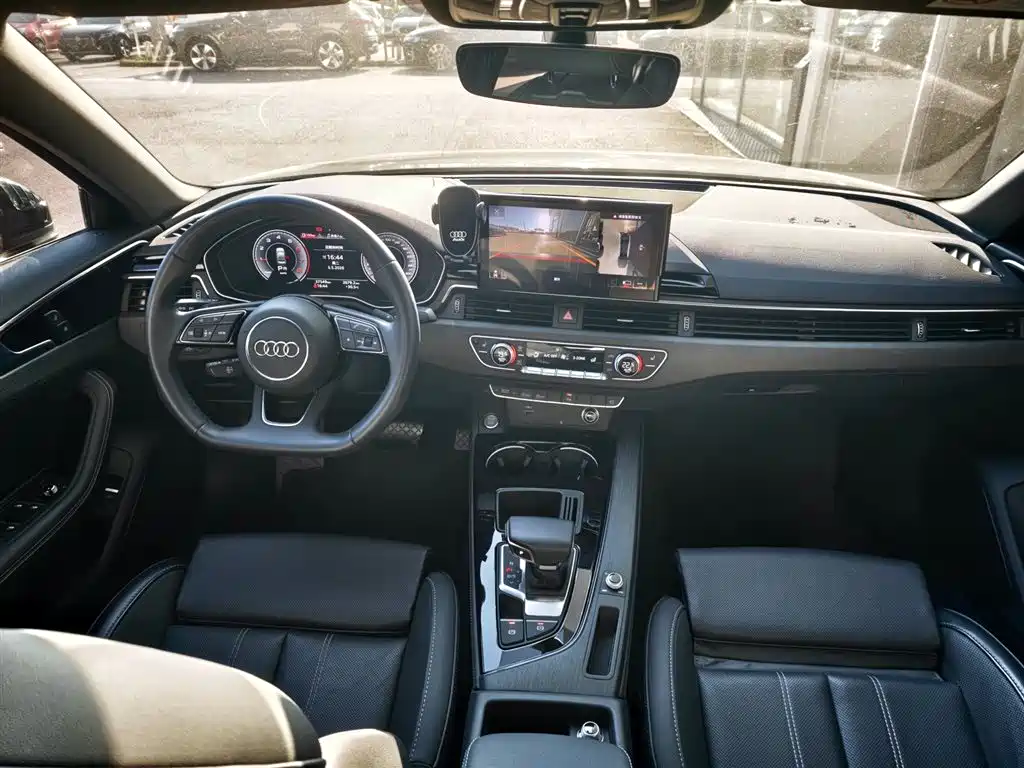 Audi A4L 2023 — фото 7