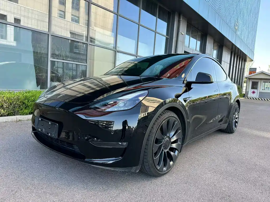 Tesla Model Y 2023 — фото 1