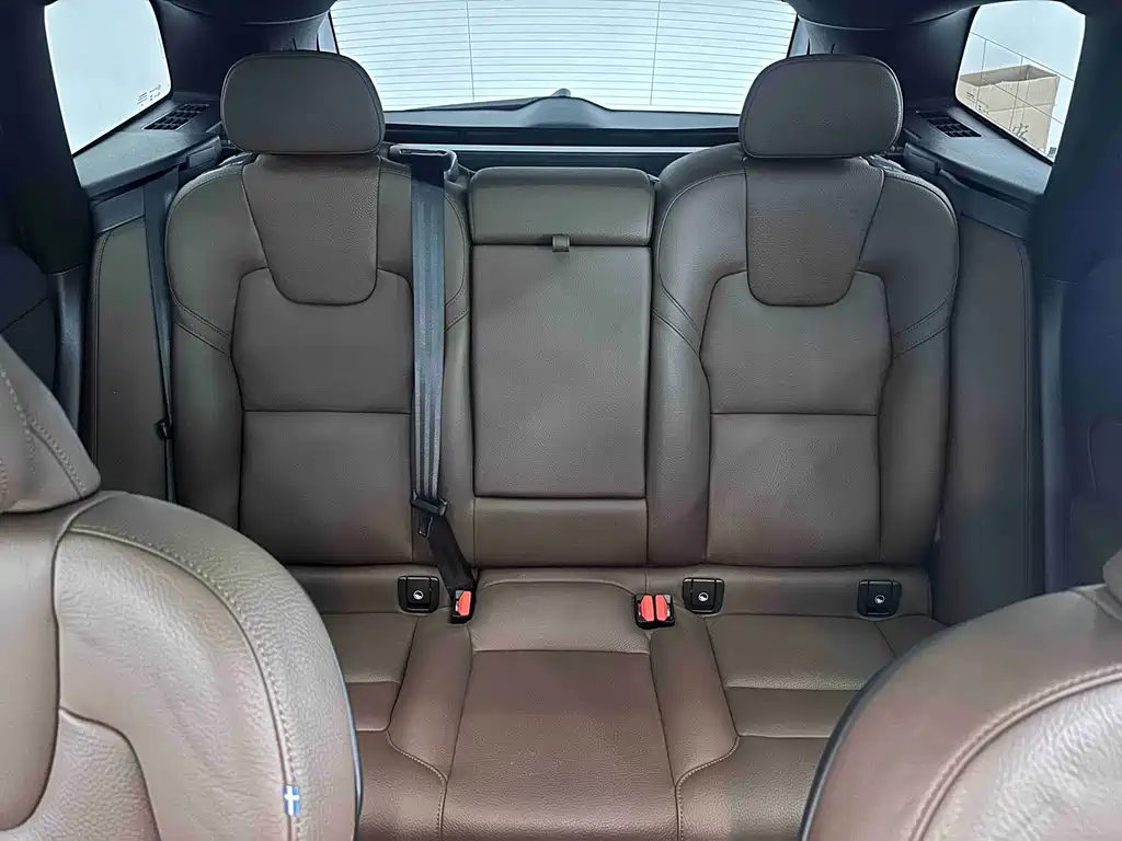 Volvo XC60 PHEV 2024 — фото 11