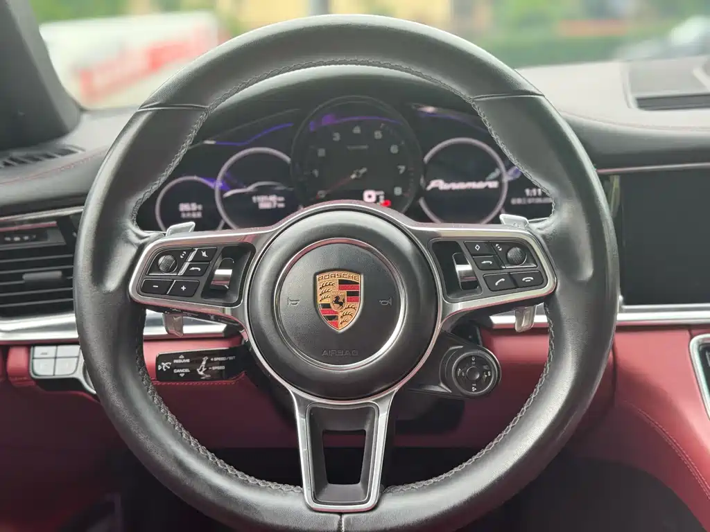 Porsche Panamera 2018 — фото 10