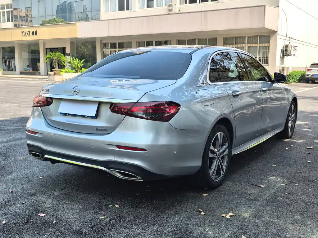 Mercedes-Benz E-Class 2022 — фото 4