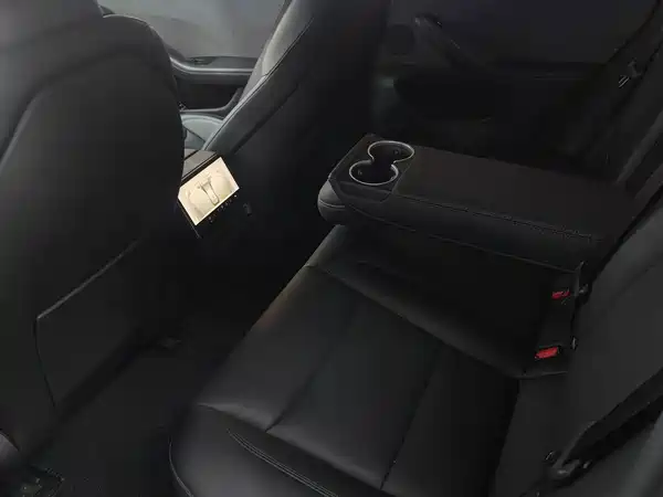 Tesla Model 3 2024