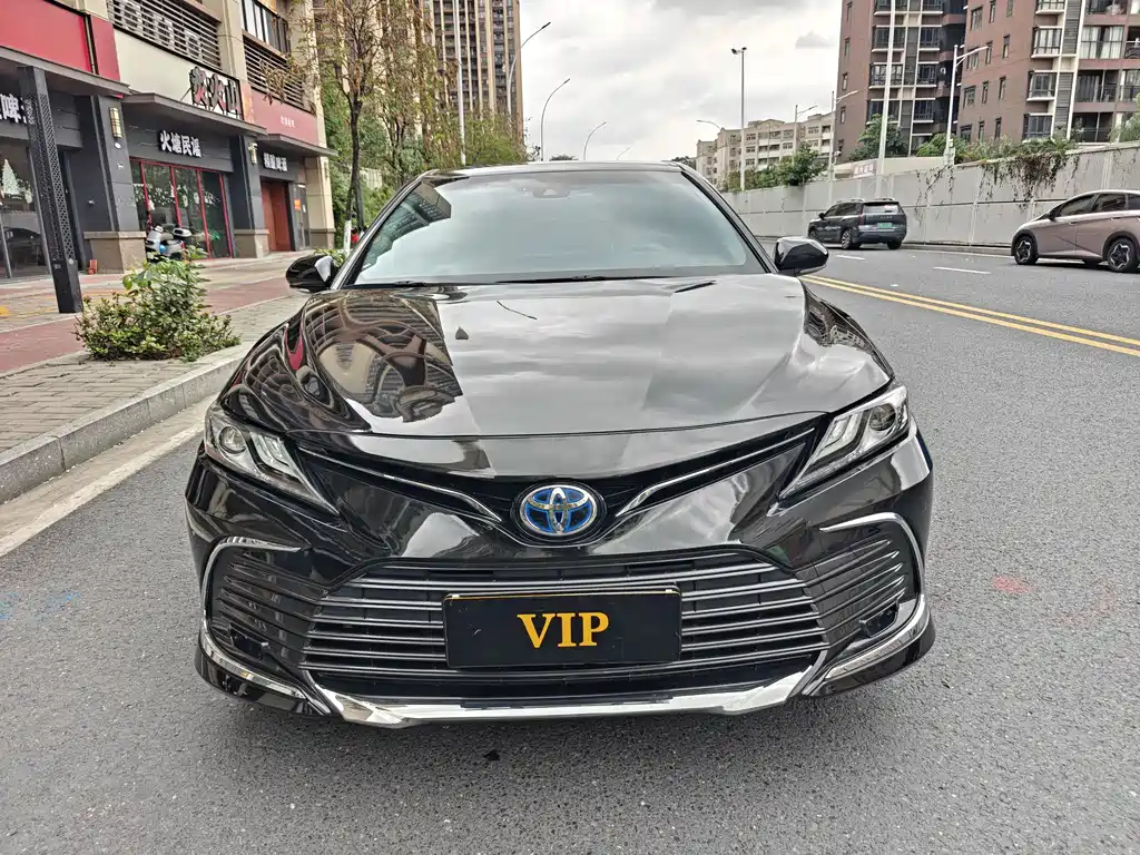 Toyota Camry 2023 — фото 2