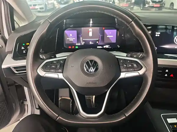 Volkswagen Golf 2023