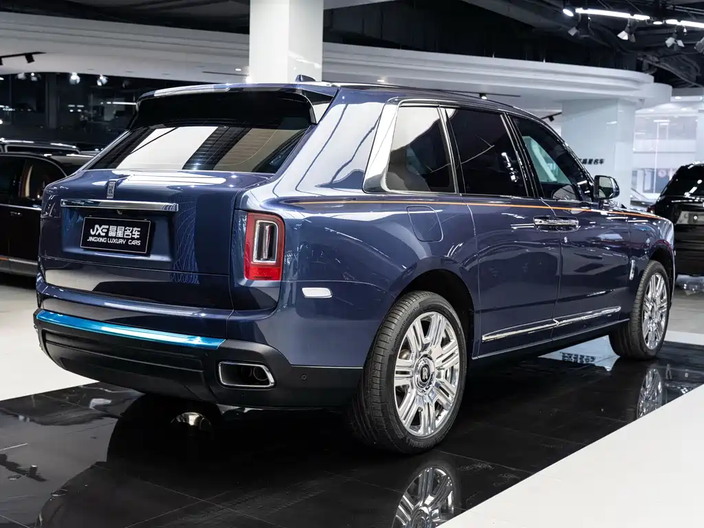 Rolls-Royce Cullinan 2022 — фото 15