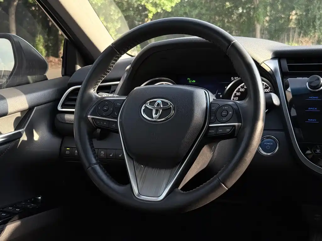 Toyota Camry 2021 — фото 8