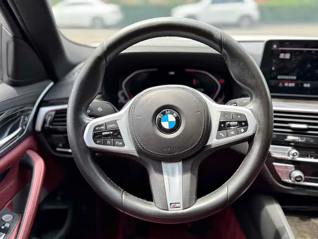 BMW 5 Series 2022 — фото 10