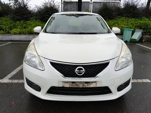 Nissan Tiida 2015