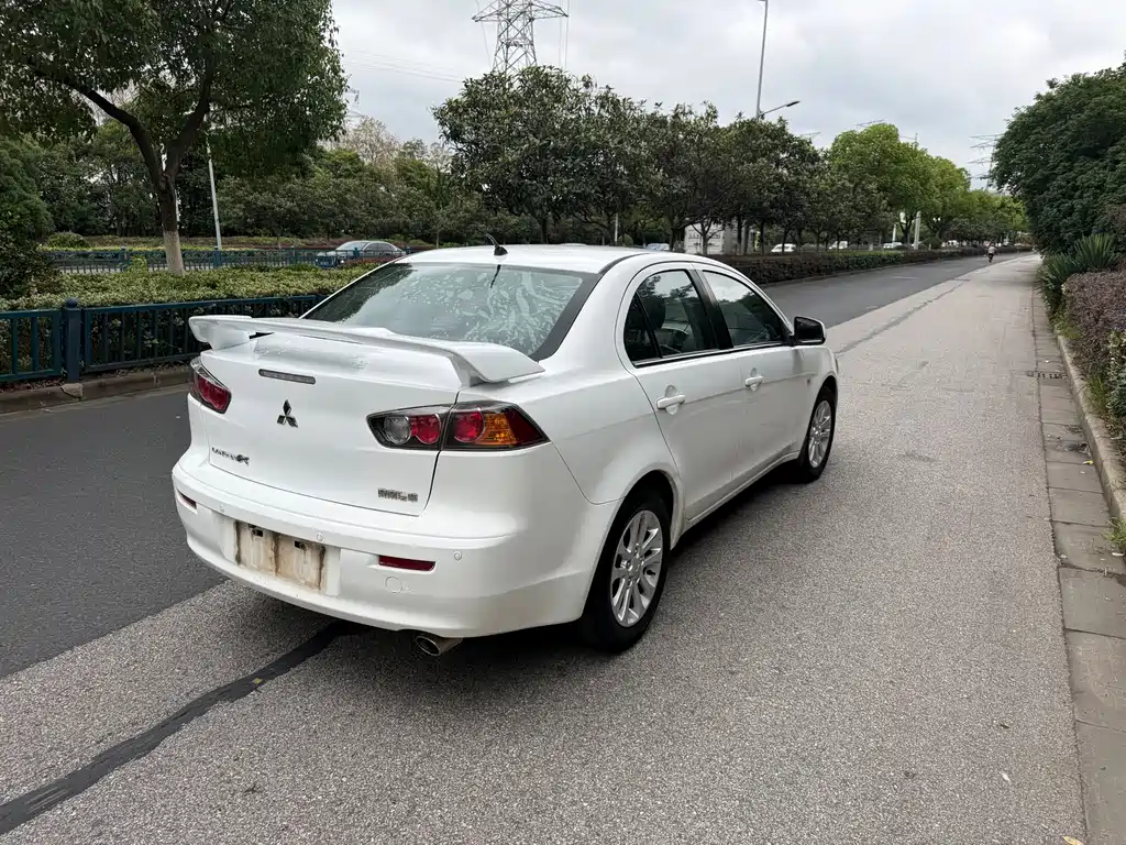 Mitsubishi Lancer EX 2012