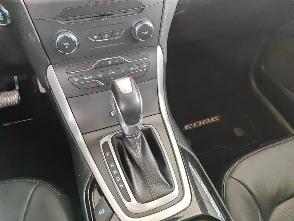 Ford Edge 2016 — фото 10
