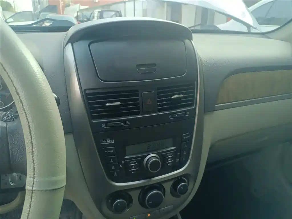 Buick Excelle 2015 — фото 10