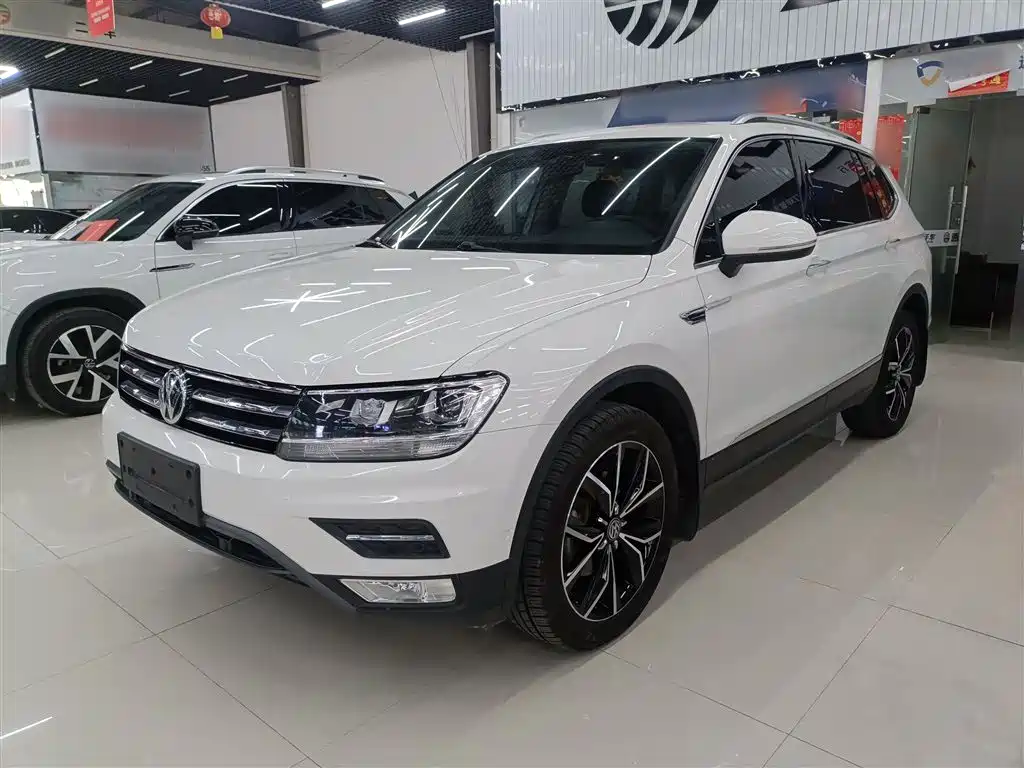 Volkswagen Tiguan L 2020 — фото 1