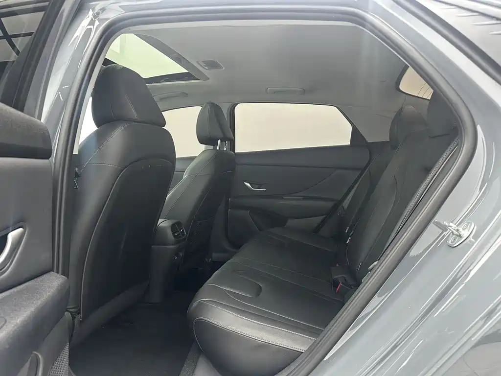Hyundai Elantra 2022