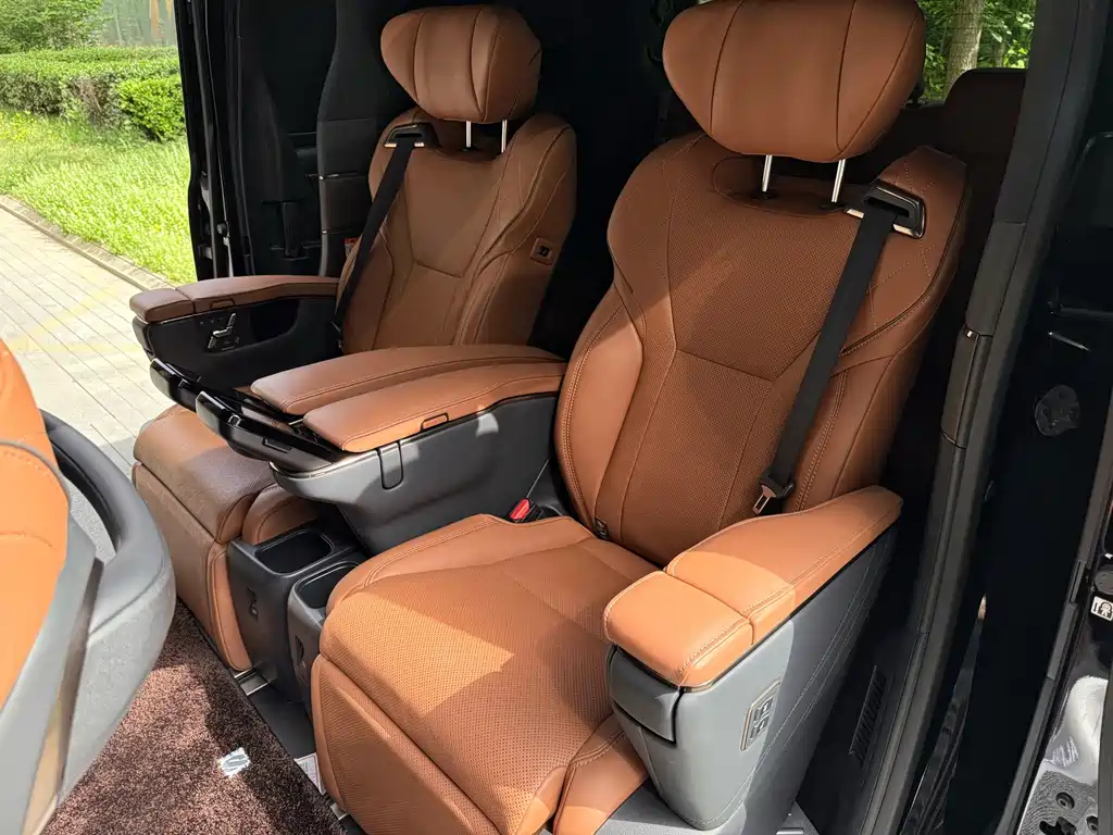 Toyota Alphard 2024 — фото 11
