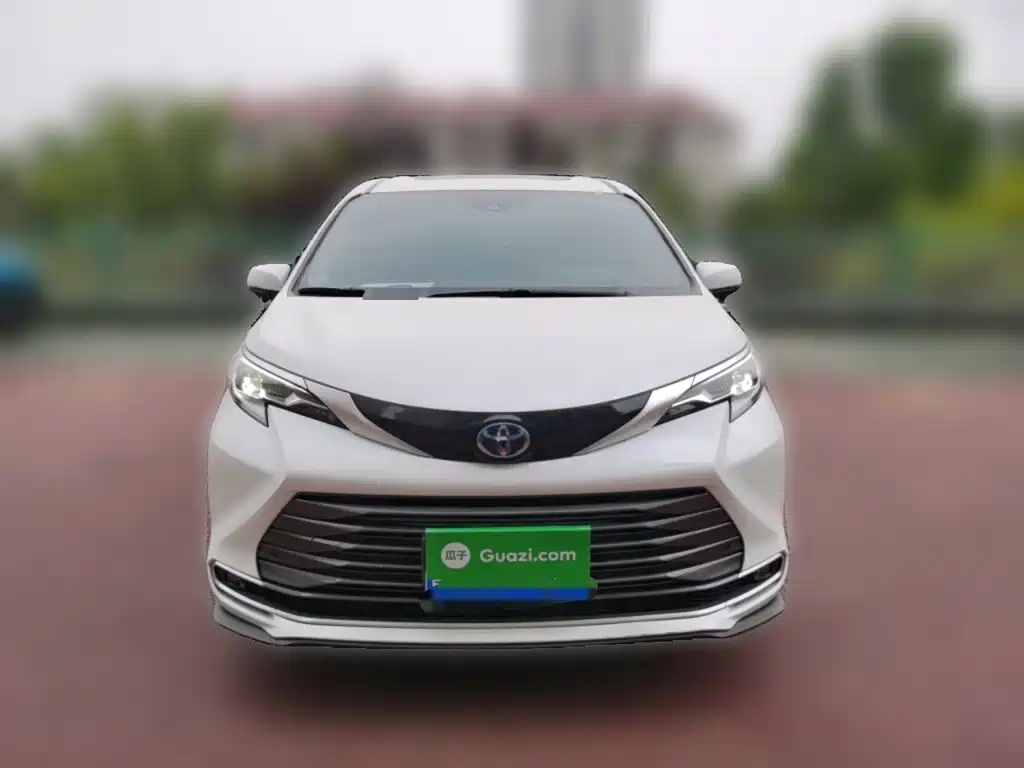 Toyota Sienna 2022 — фото 2