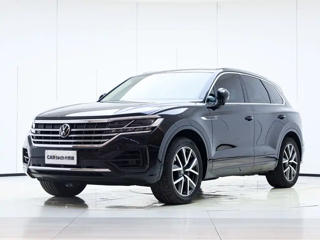 Volkswagen Touareg 2024 — фото 1