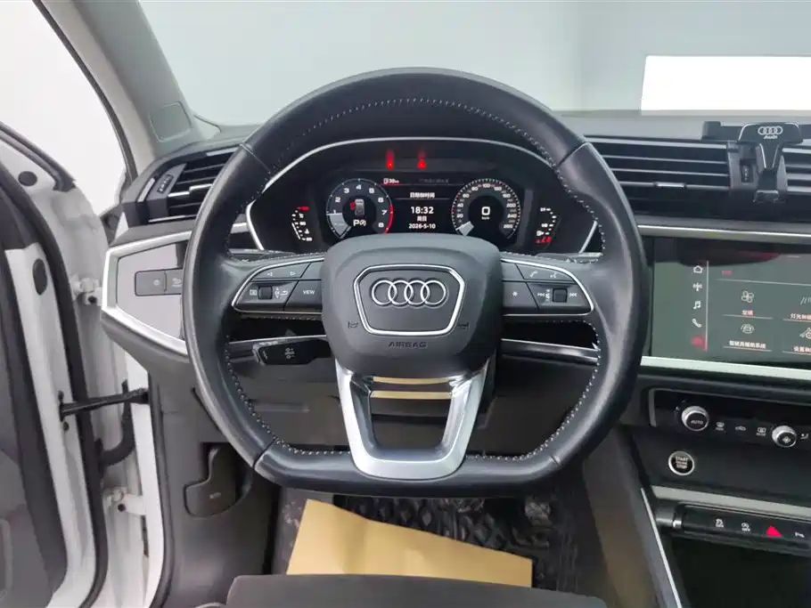 Audi Q3 2021 — фото 15