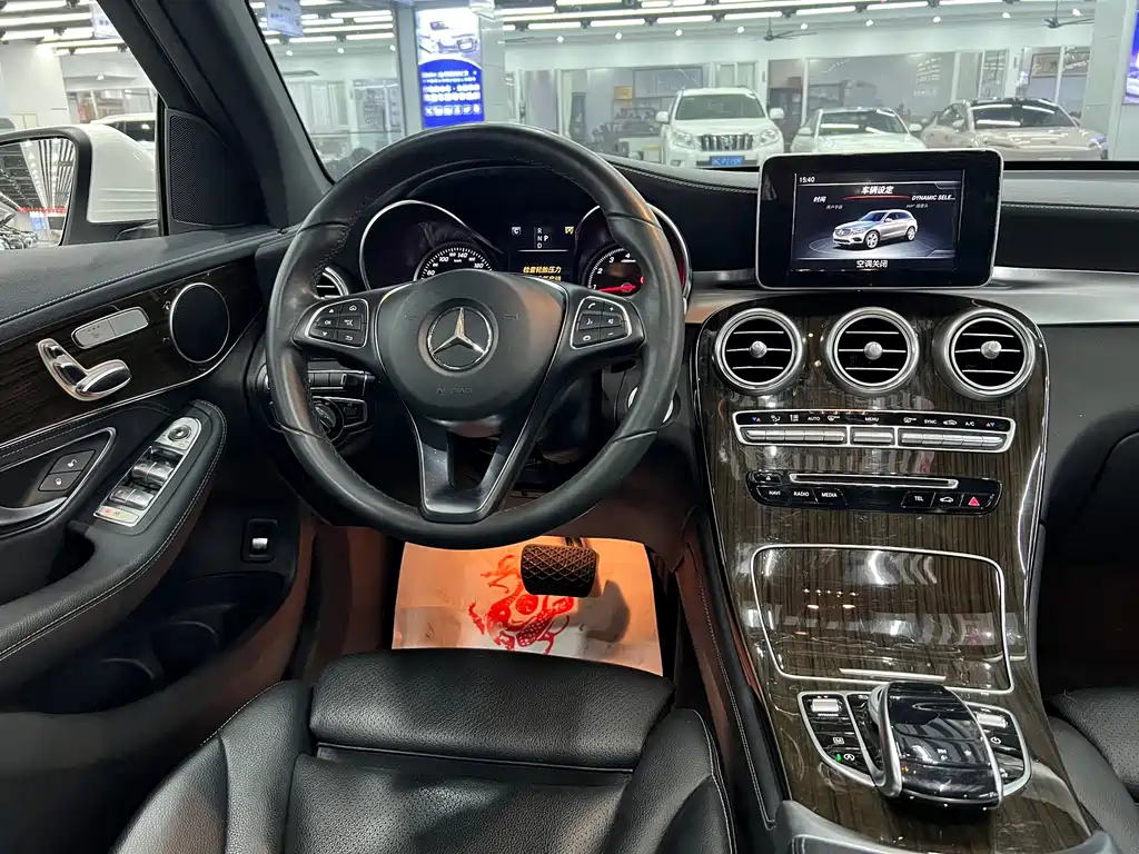 Mercedes-Benz GLC 2017 — фото 16