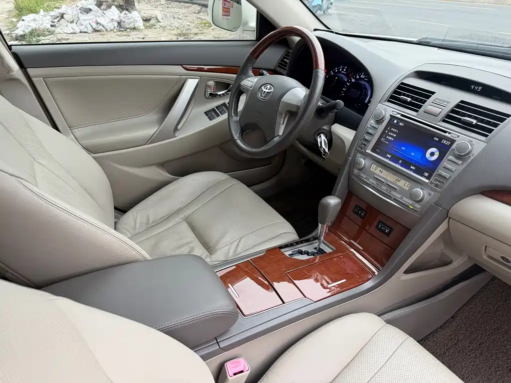 Toyota Camry 2014 — фото 11