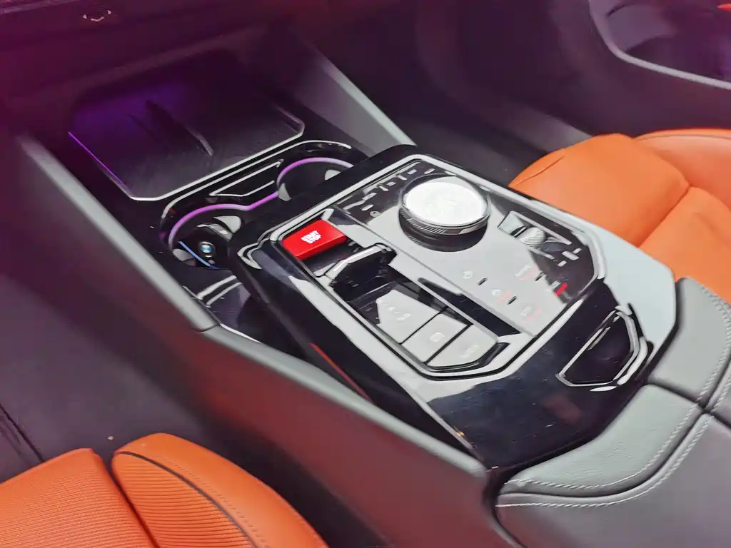 BMW M5 New Energy 2024 — фото 15