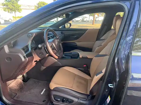 Lexus ES 2018