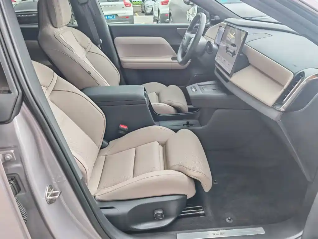 Volvo XC70 Plug-In Hybrid 2025 — фото 24