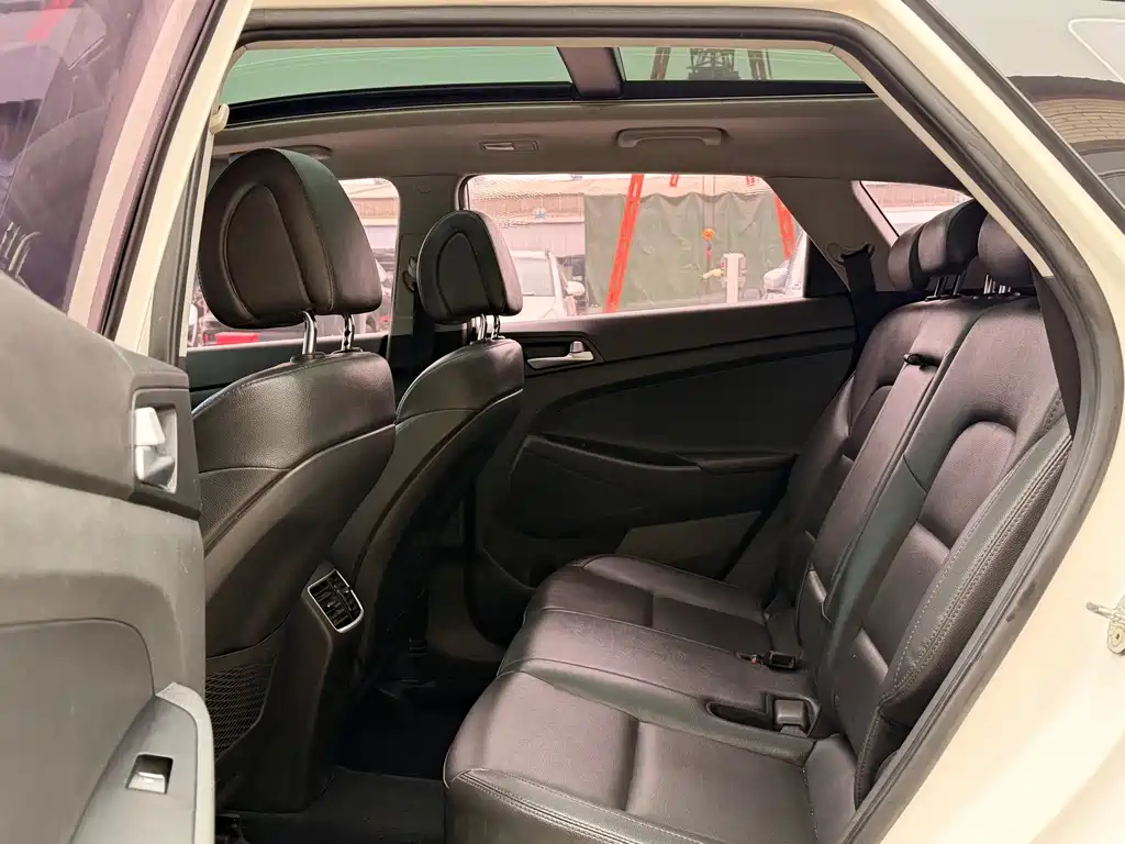 Hyundai Tucson 2017 — фото 12