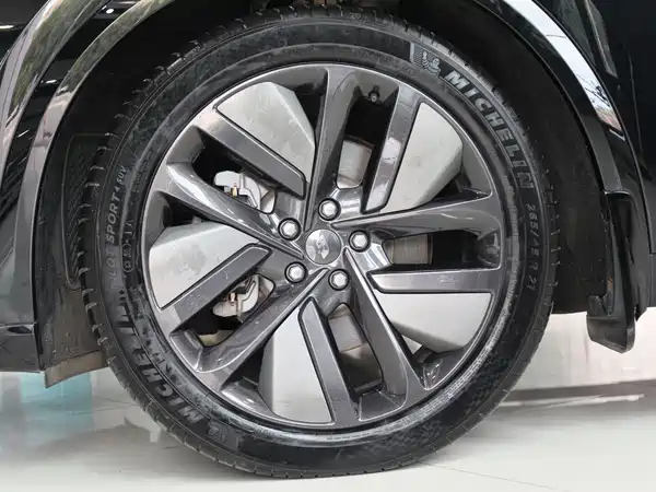 Li Auto L9 2025