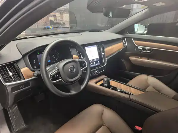 Volvo S90 2025