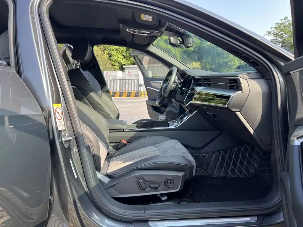 Audi A6L 2020