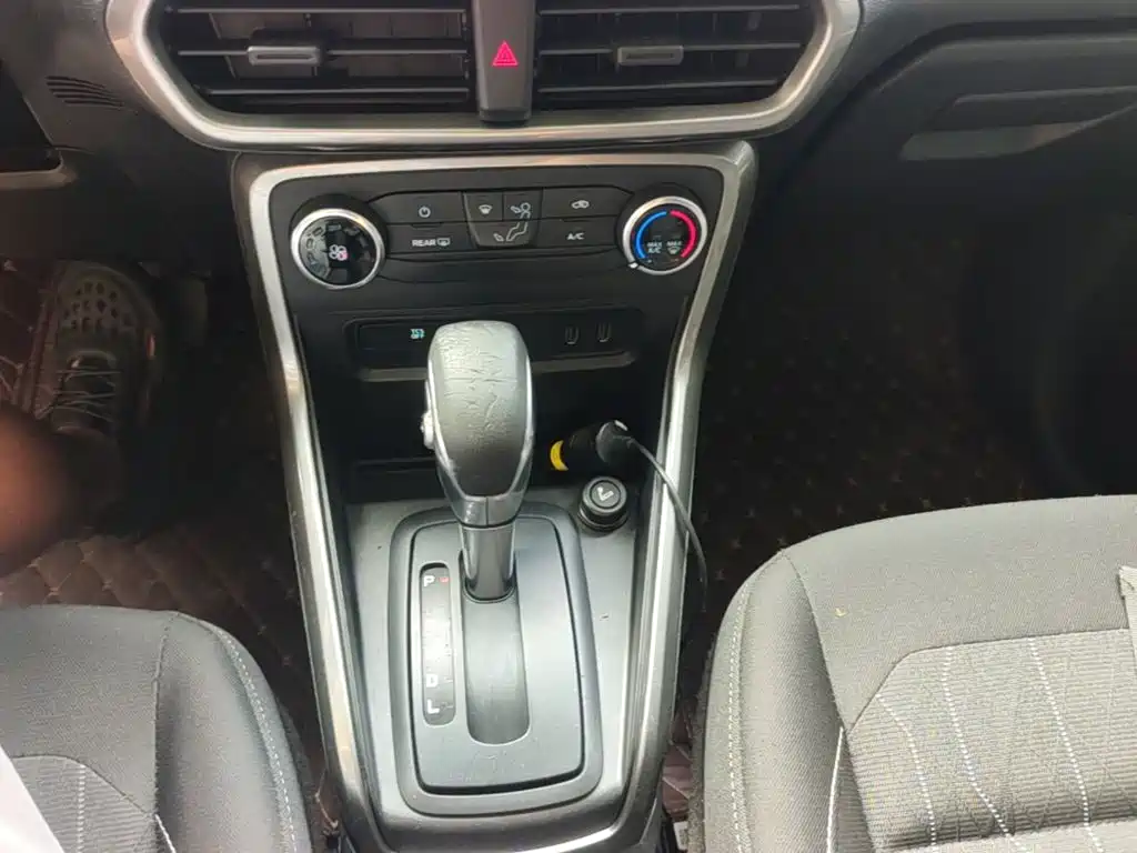 Ford EcoSport 2018 — фото 10