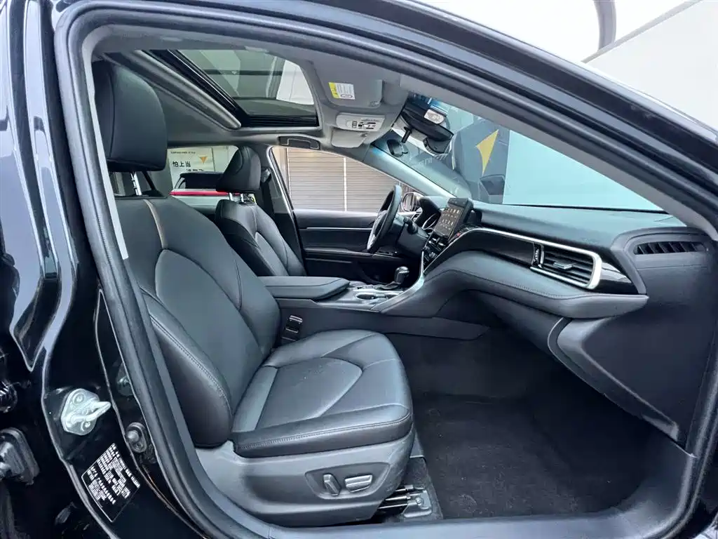 Toyota Camry 2023 — фото 16
