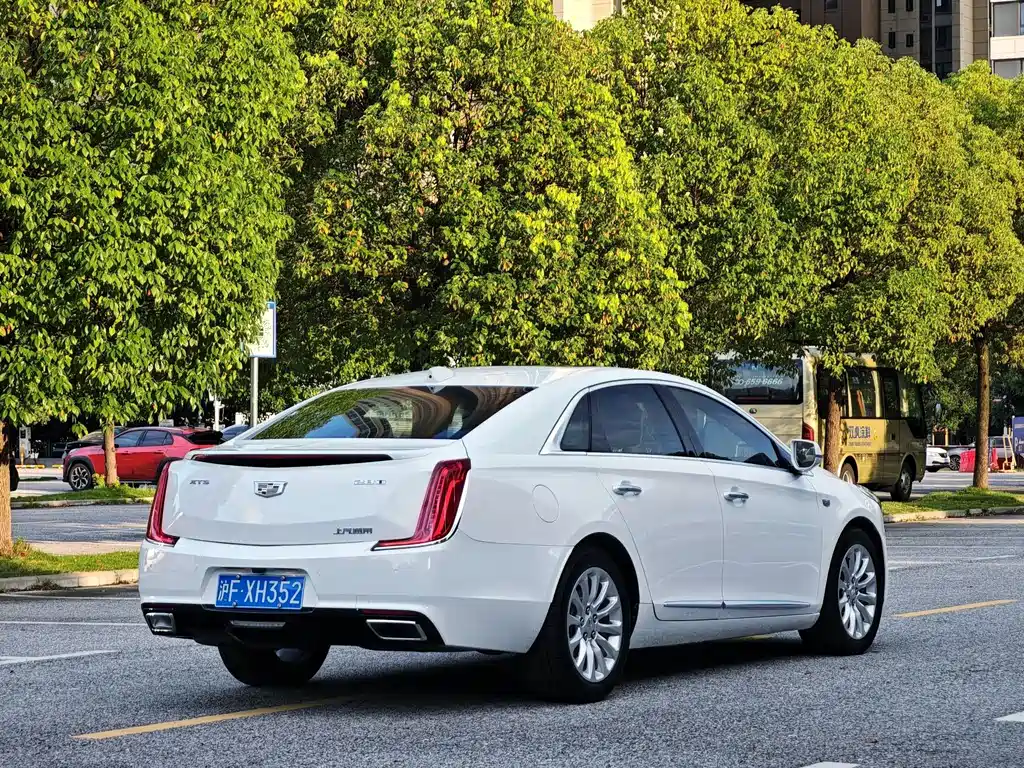 Cadillac XTS 2018 — фото 9