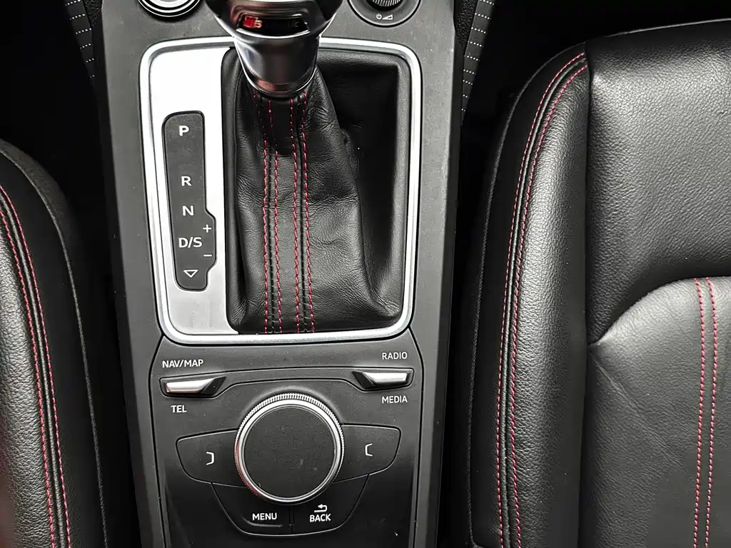 Audi Q2L 2022 — фото 13