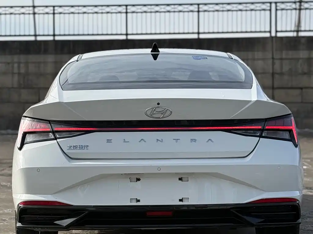 Hyundai Elantra 2022 — фото 4