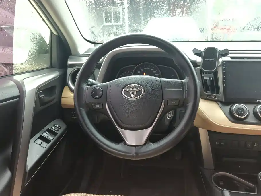 Toyota RAV4 2018 — фото 15