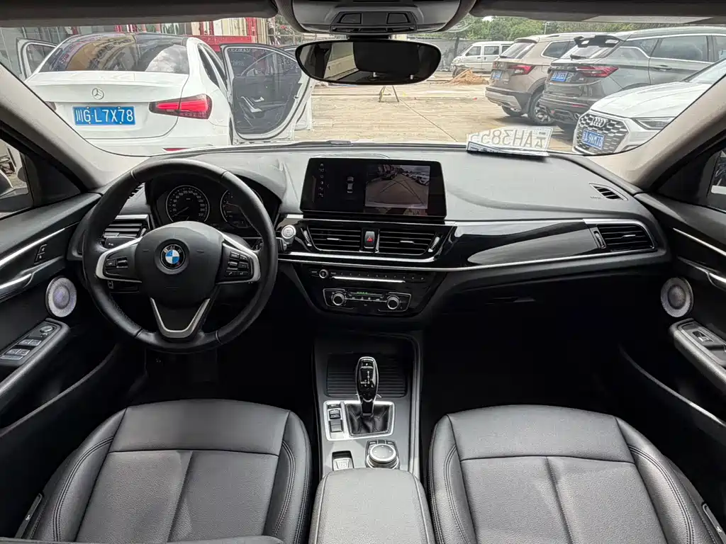 BMW 1 Series 2022 — фото 15