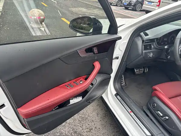 Audi A4L 2025