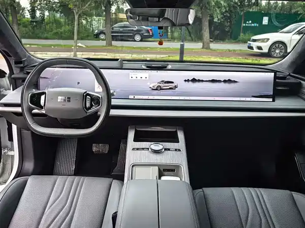 Geely Galaxy E8 2024