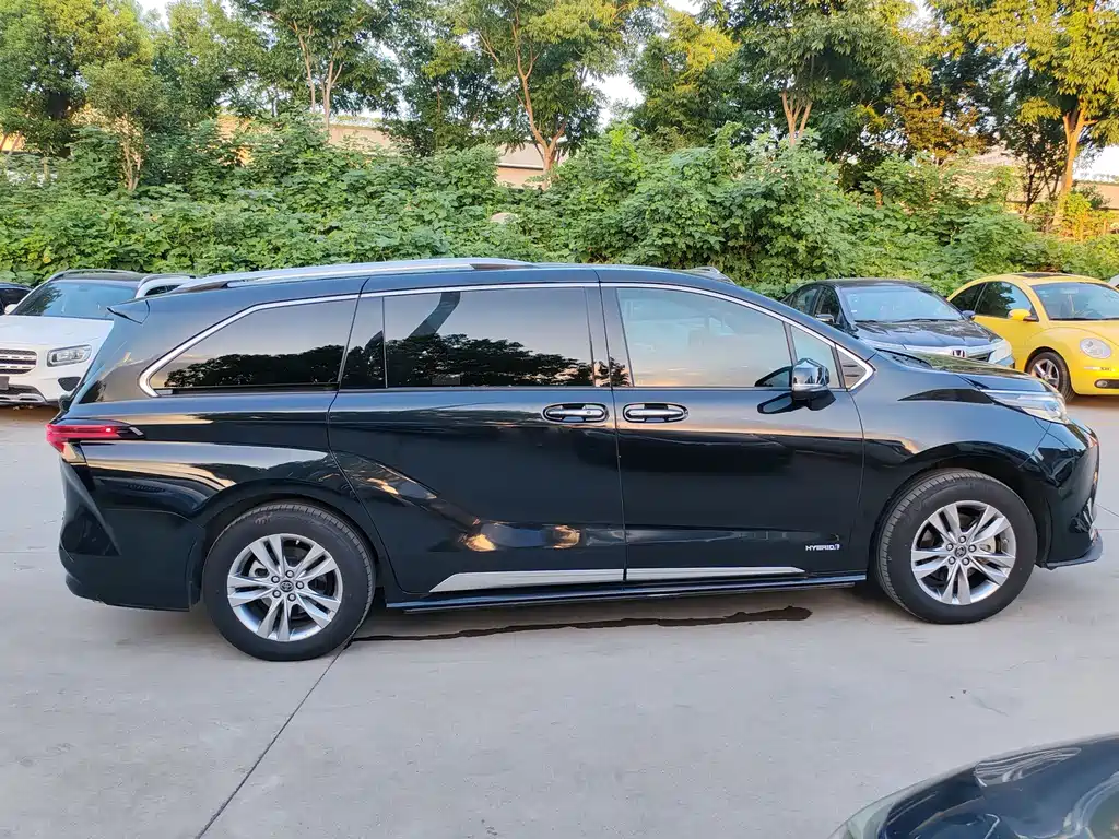 Toyota Sienna 2022 — фото 4