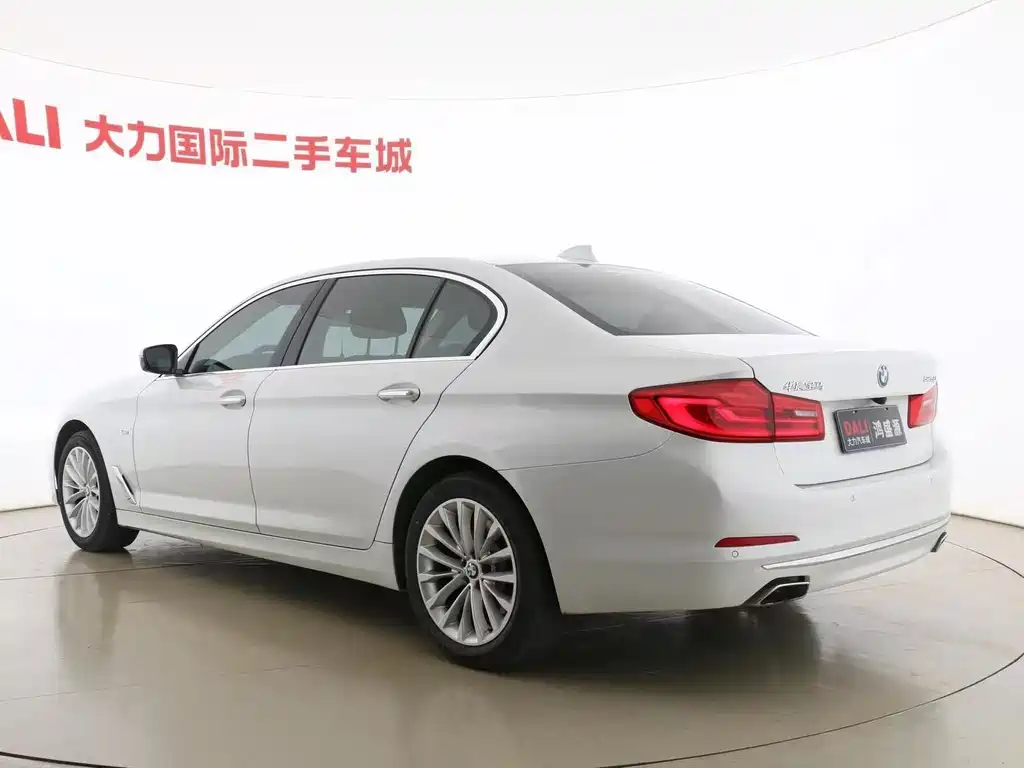 BMW 5 Series 2018 — фото 12