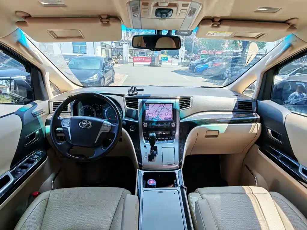 Toyota Alphard 2014 — фото 8