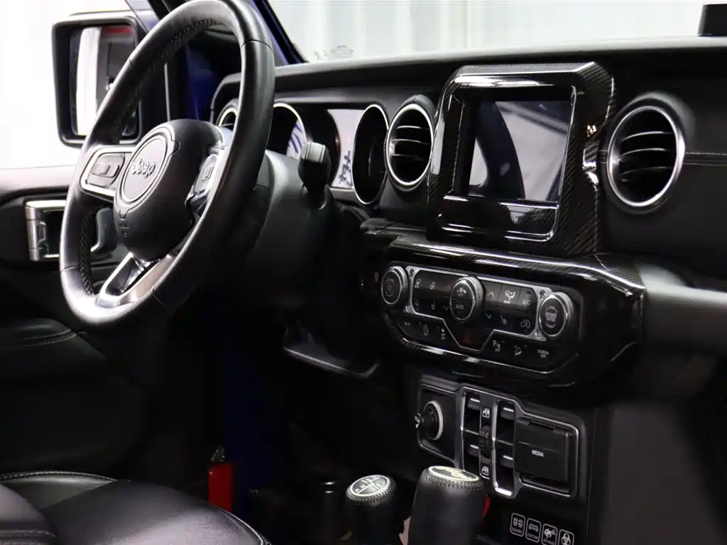 Jeep Wrangler 2020 — фото 17
