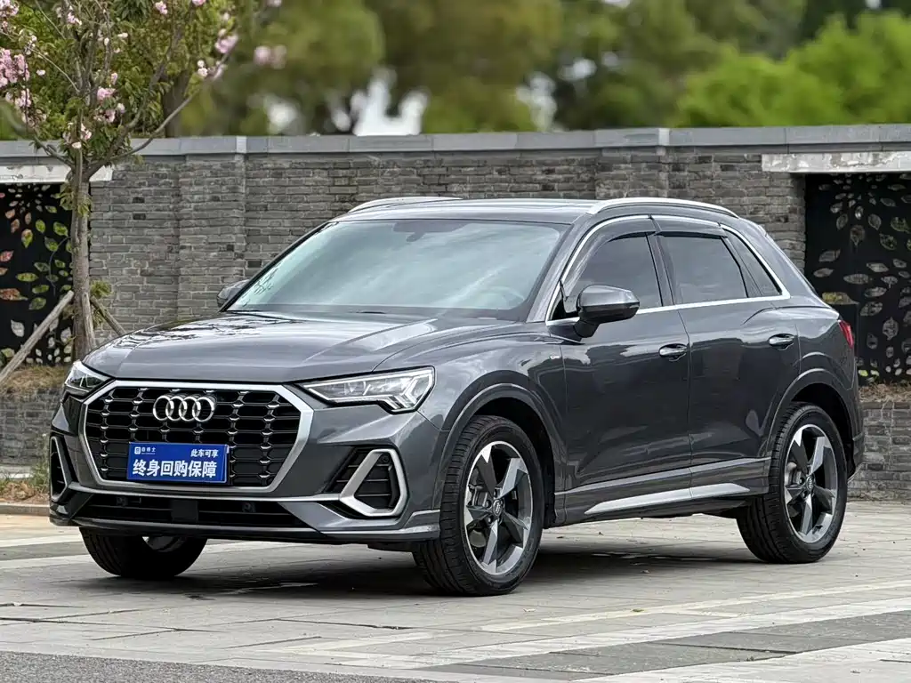 Audi Q3 2020 — фото 1