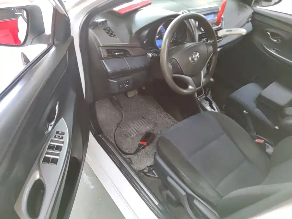 Toyota Yaris L 2015 — фото 16