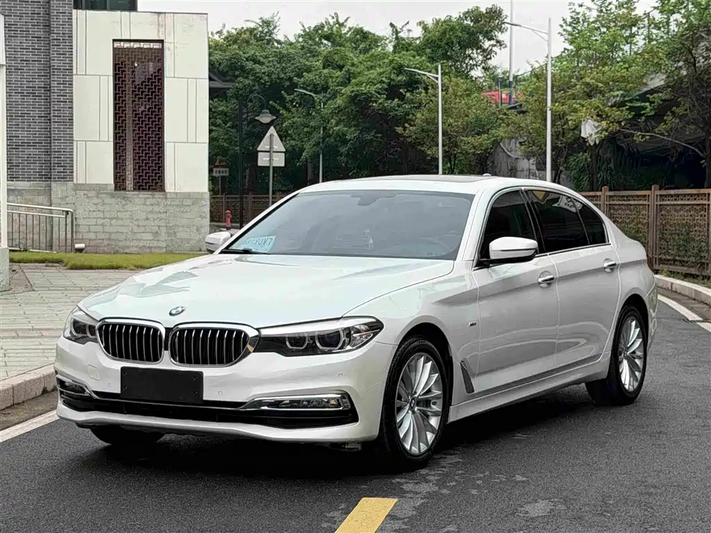 BMW 5 Series 2018 — фото 2